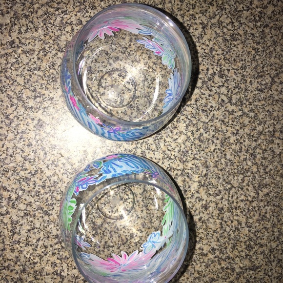 2 Plastic Lilly Pulitzer Wine Cups - Picture 2 of 2